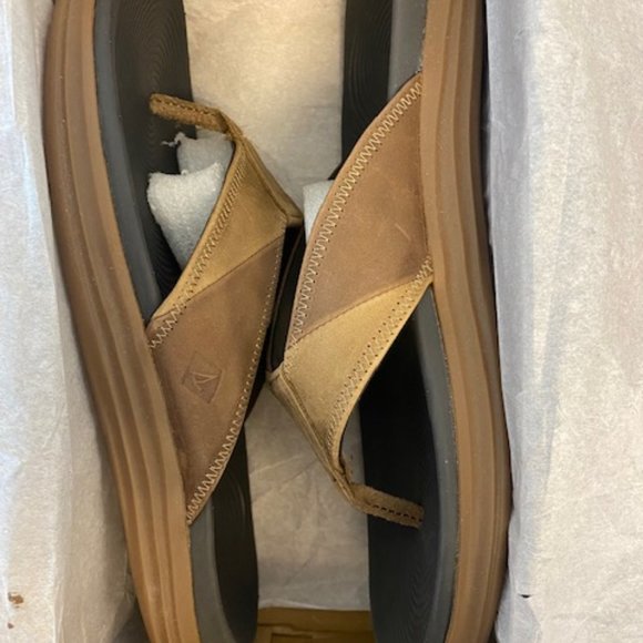sperry regatta thong